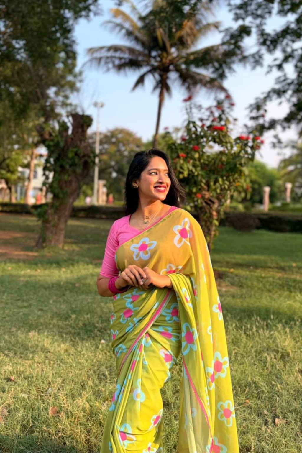 Yellow saree main